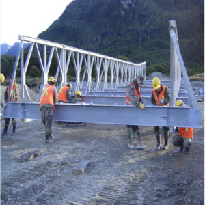 Временная cтальная мостовая железнодорожная конструкция из подвесного троса插图